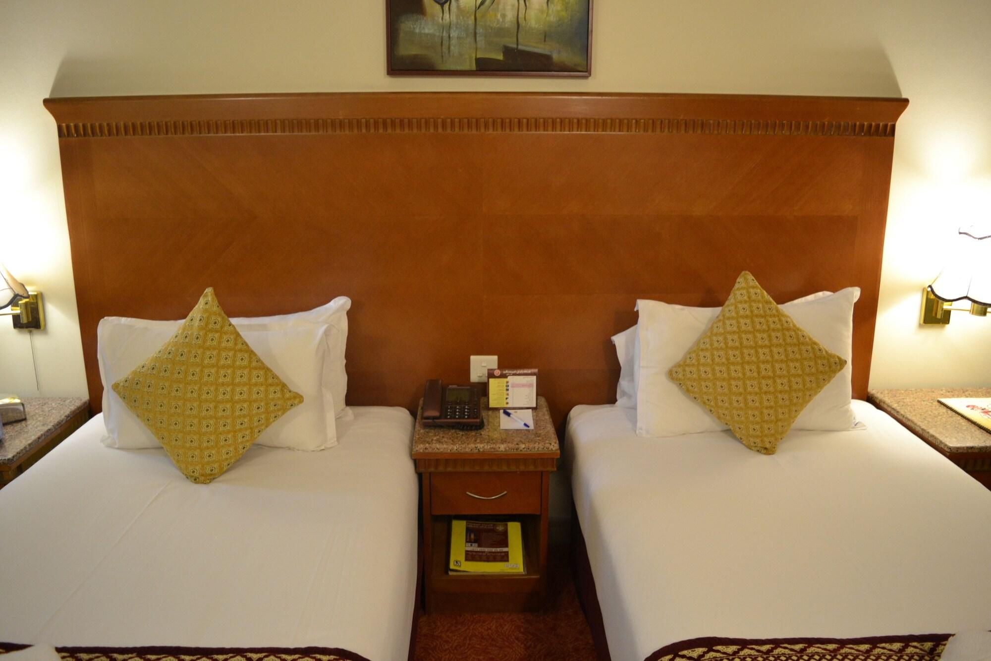 Ramee Guestline Hotel Дубай Екстер'єр фото