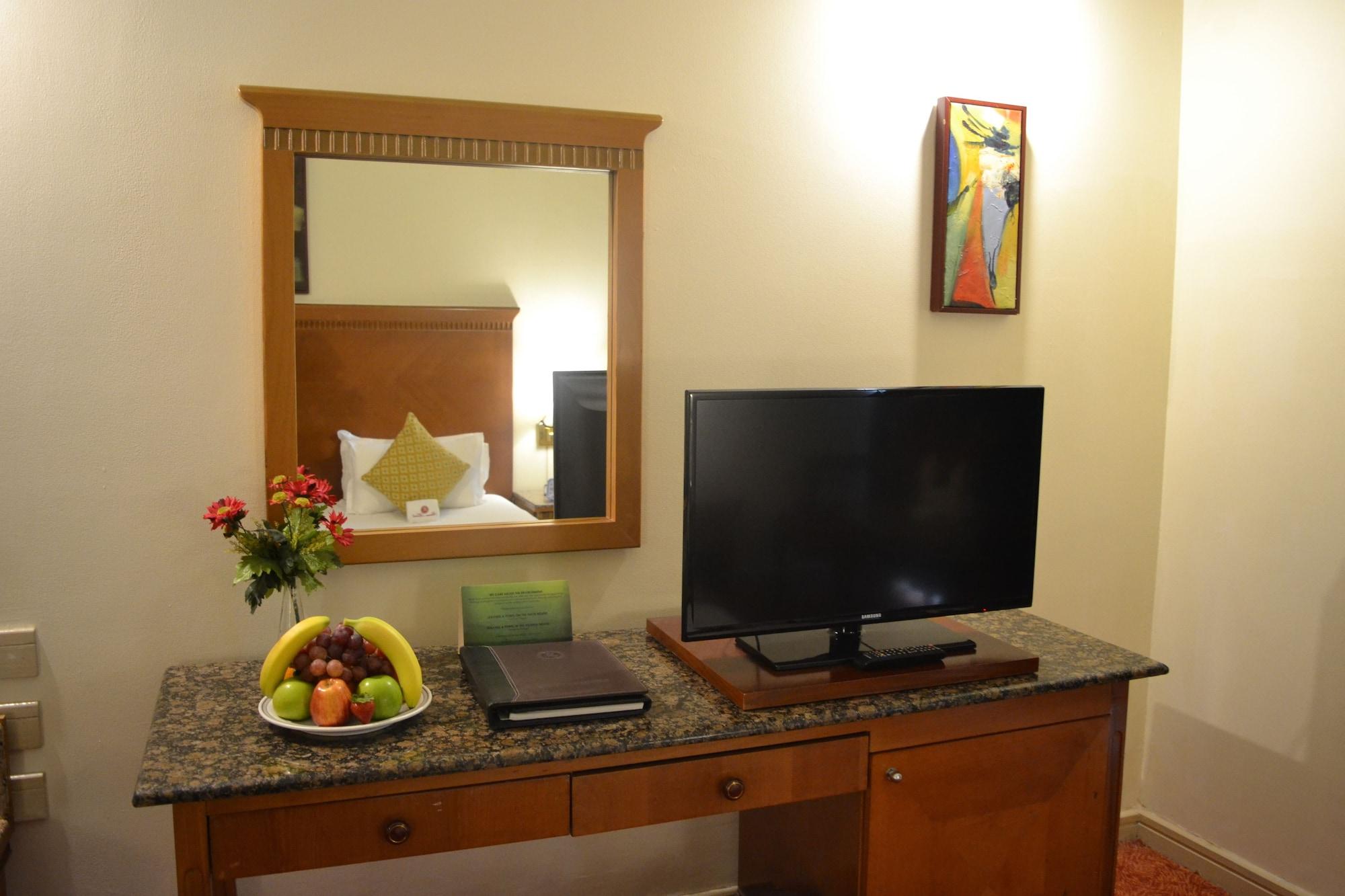 Ramee Guestline Hotel Дубай Екстер'єр фото