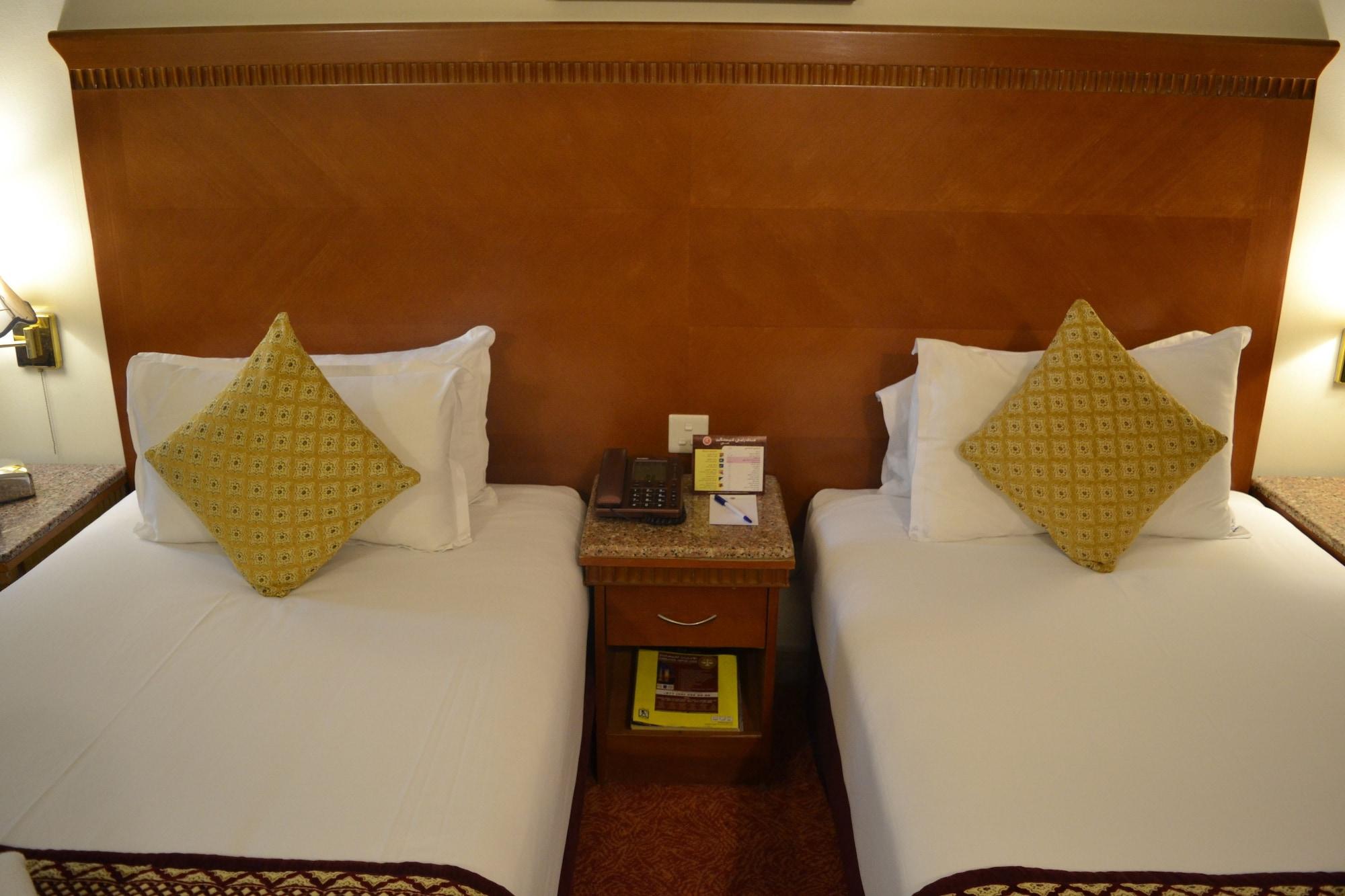 Ramee Guestline Hotel Дубай Екстер'єр фото