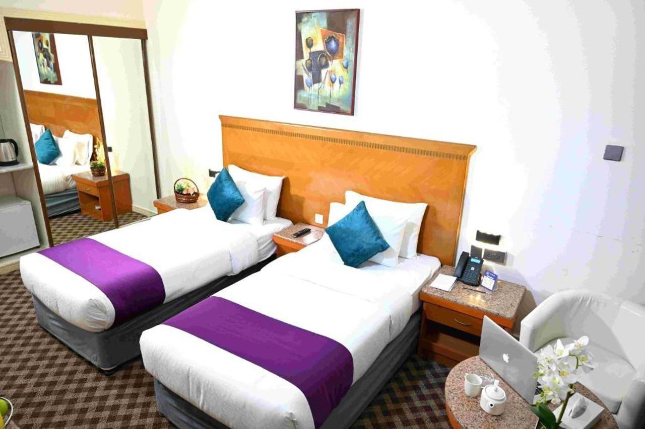 Ramee Guestline Hotel Дубай Екстер'єр фото