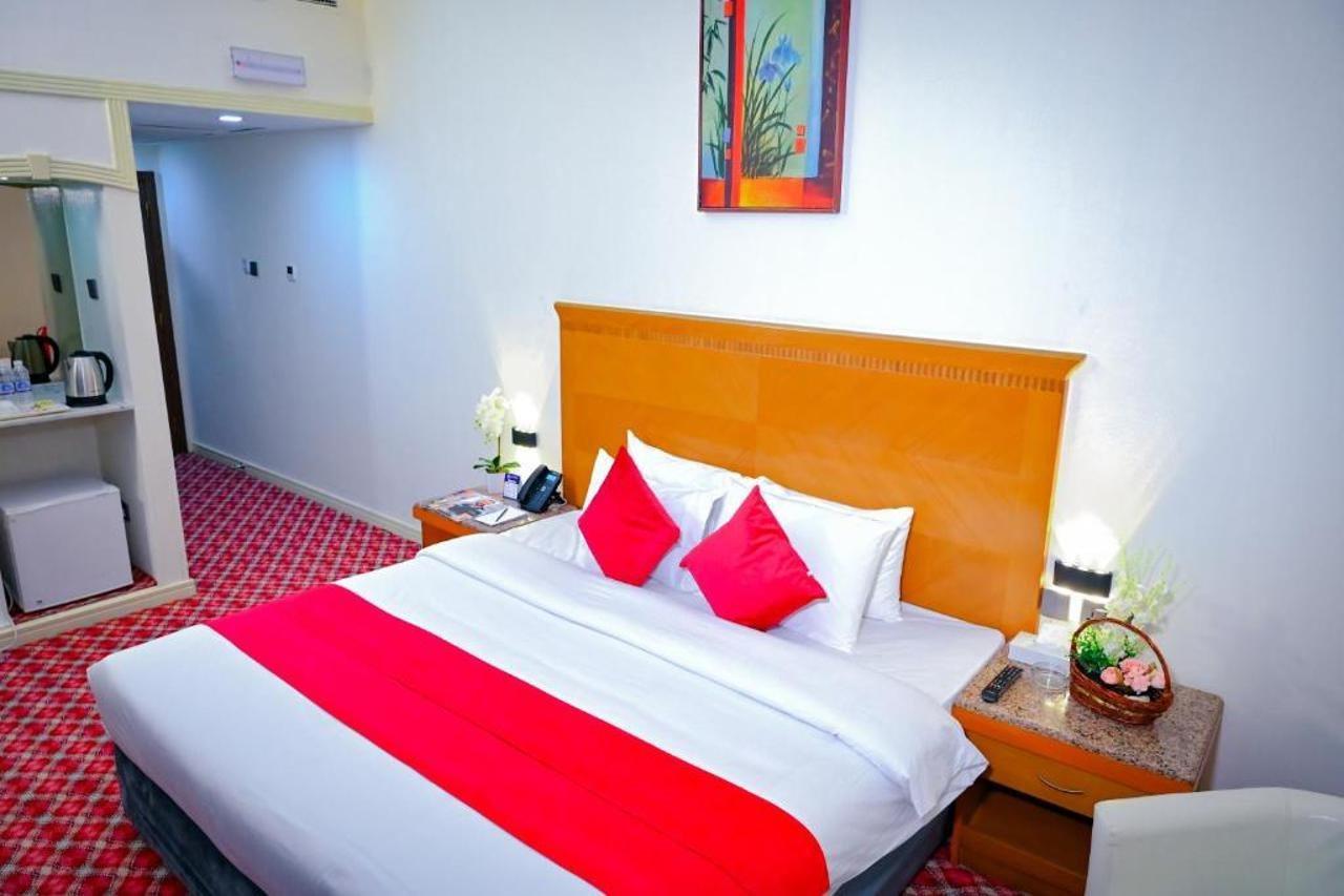 Ramee Guestline Hotel Дубай Екстер'єр фото