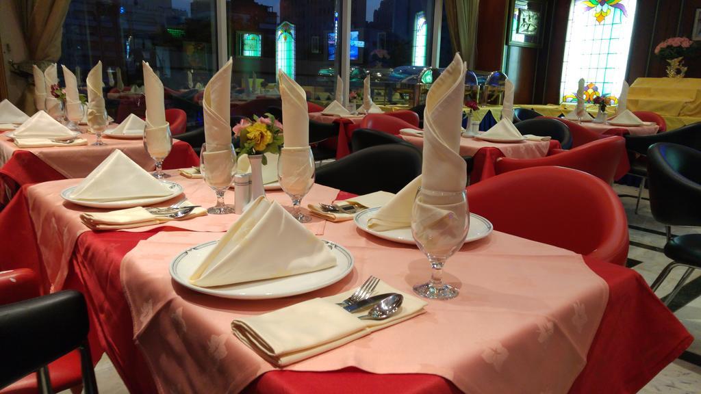 Ramee Guestline Hotel Дубай Екстер'єр фото