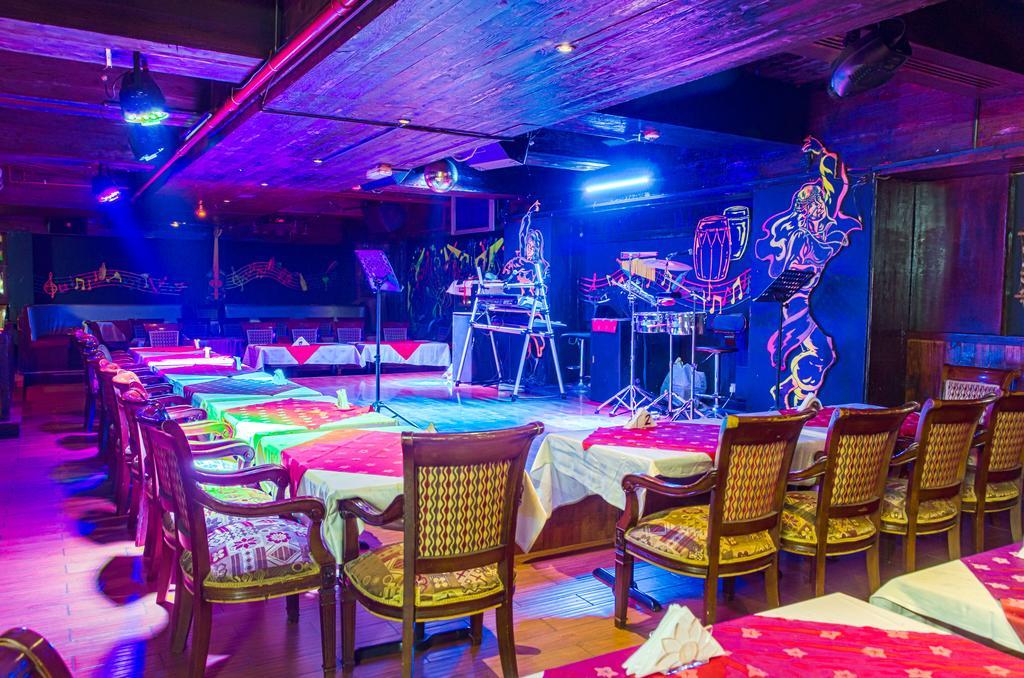 Ramee Guestline Hotel Дубай Екстер'єр фото